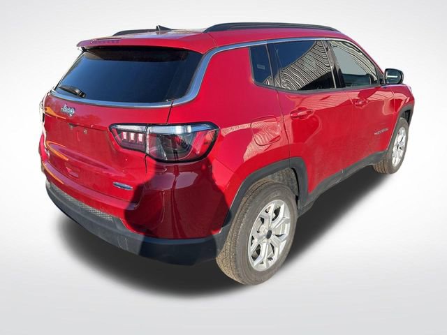 Used 2025 Jeep Compass Latitude image 2