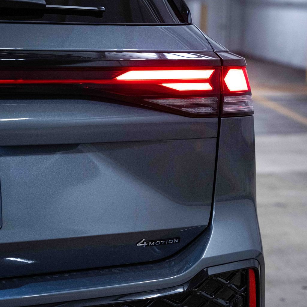New 2026 Volkswagen Tiguan SE R-Line AWD/4WD image 5