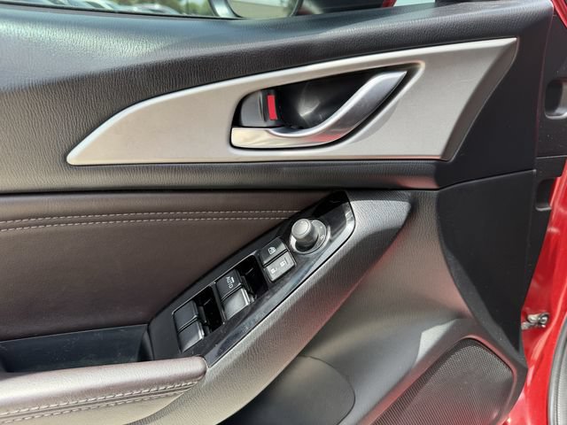 Used 2017 MAZDA MAZDA3 Touring FWD image 5