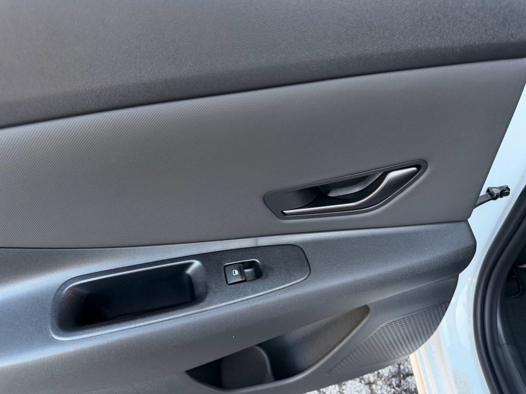 New 2026 Hyundai Elantra Sport FWD image 18