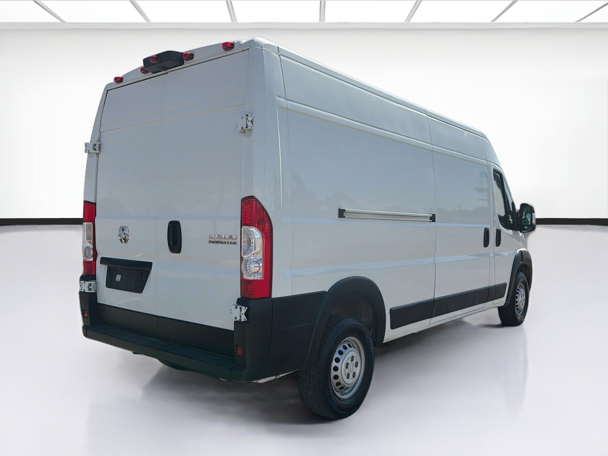 Used 2025 RAM ProMaster 2500 w/ Convenience Group FWD image 4