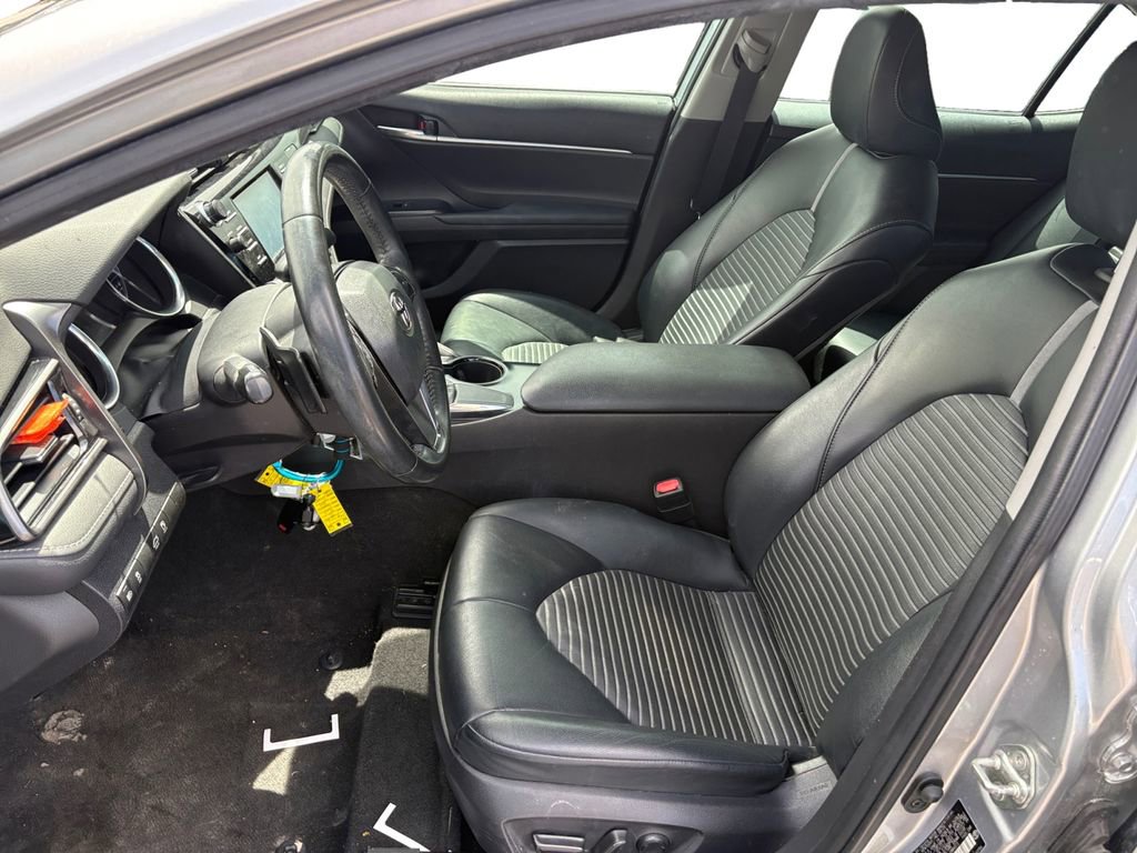 Used 2018 Toyota Camry SE w/ Moonroof Package FWD image 11
