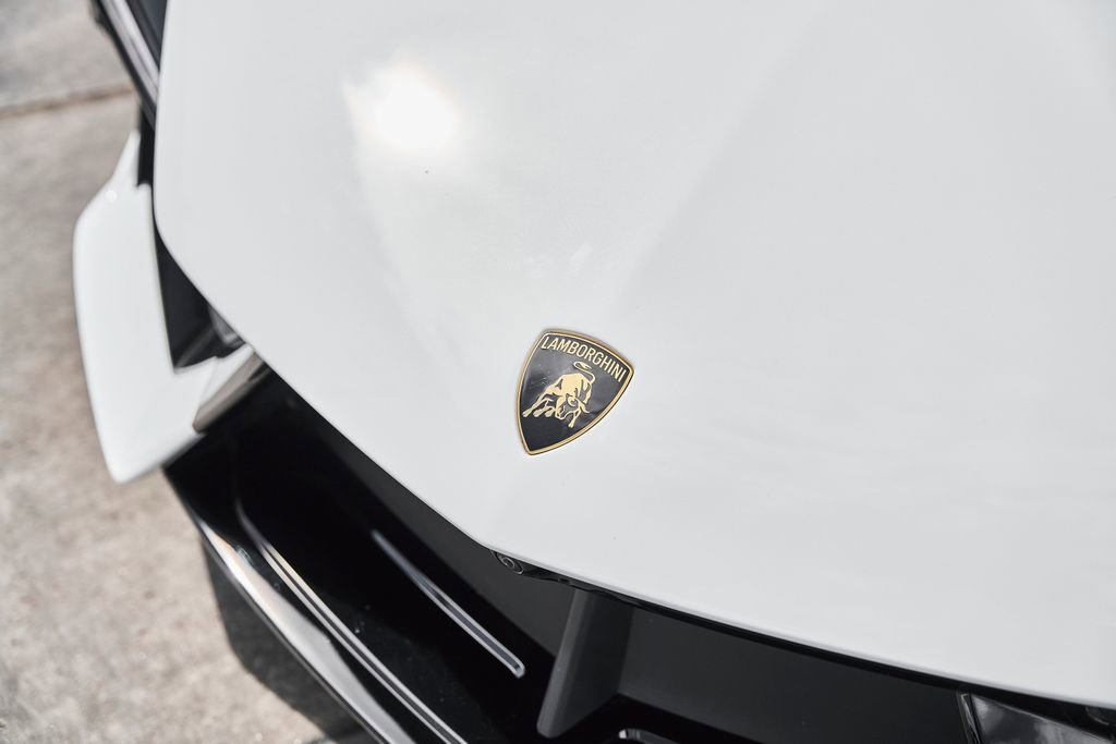 Used 2026 Lamborghini Revuelto AWD/4WD image 8