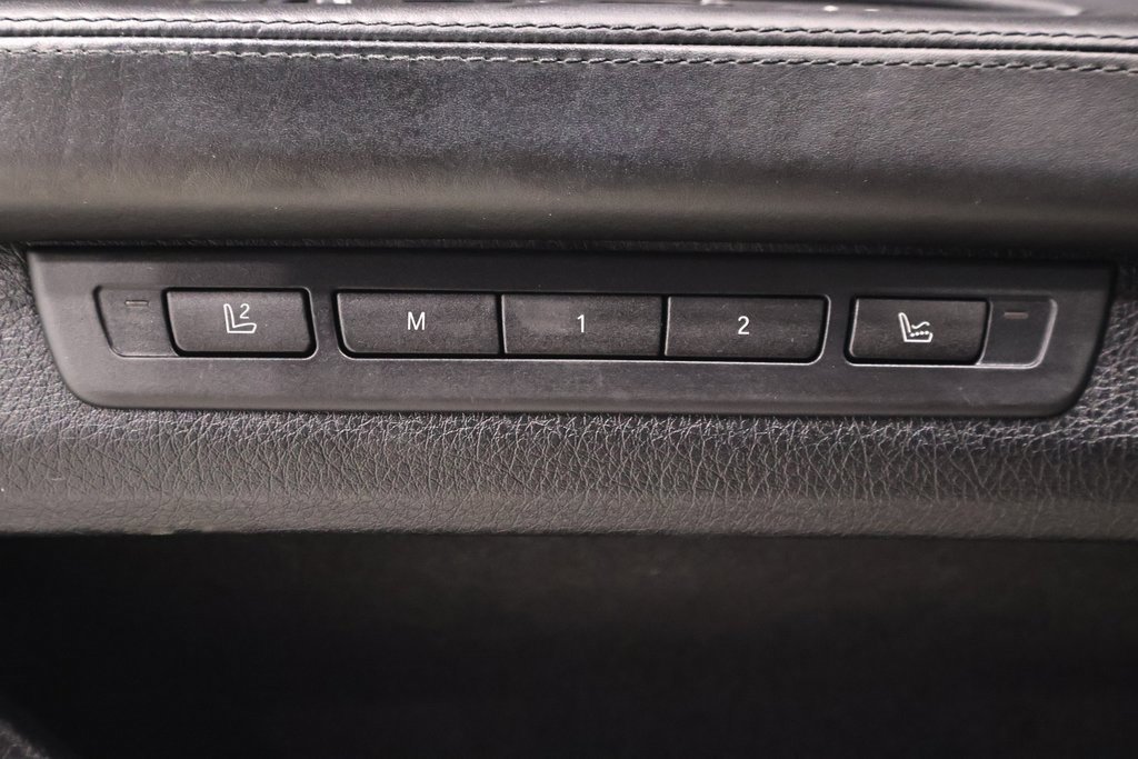 Used 2011 BMW 750Li xDrive image 12