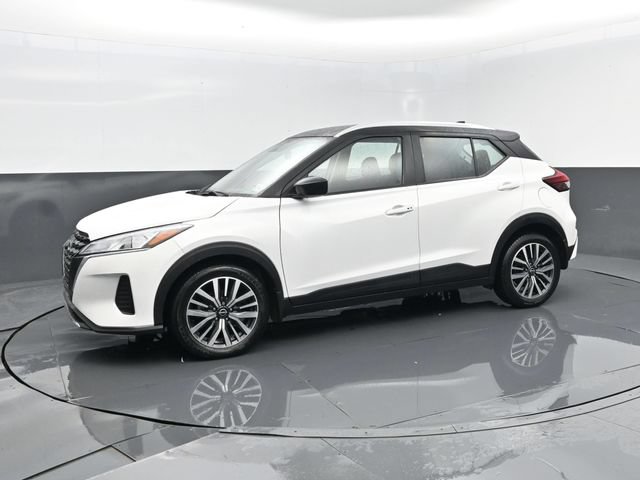 Used 2023 Nissan Kicks SV FWD image 2