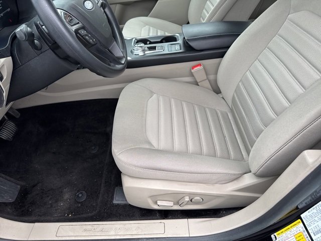 Used 2018 Ford Fusion SE w/ Fusion SE Technology Package image 15