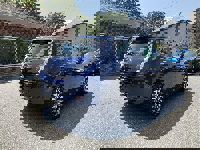 Used 2017 Nissan Leaf SV image 5