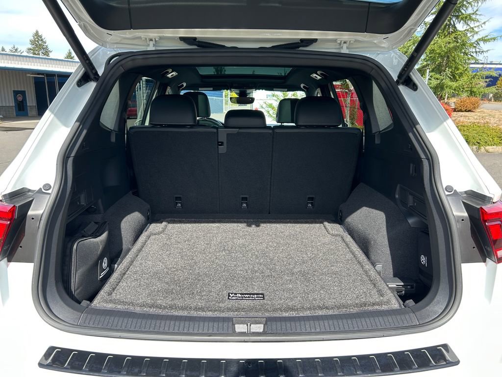Used 2022 Volkswagen Tiguan SEL R-Line image 24