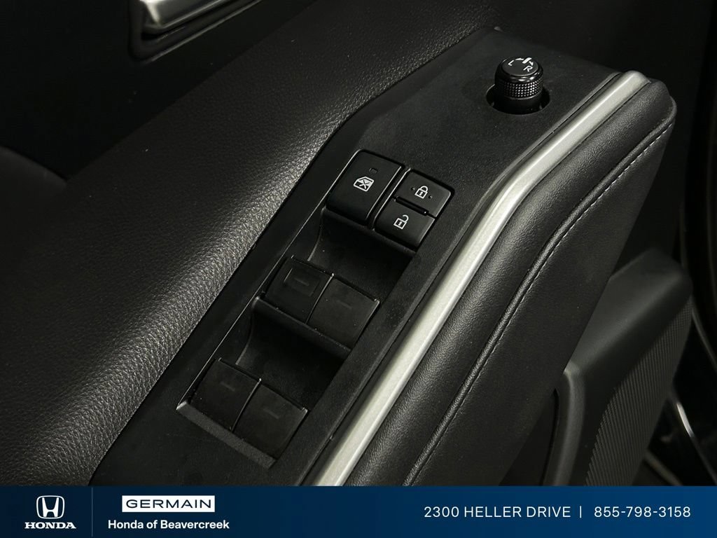 Used 2020 Toyota Highlander XLE AWD/4WD image 18