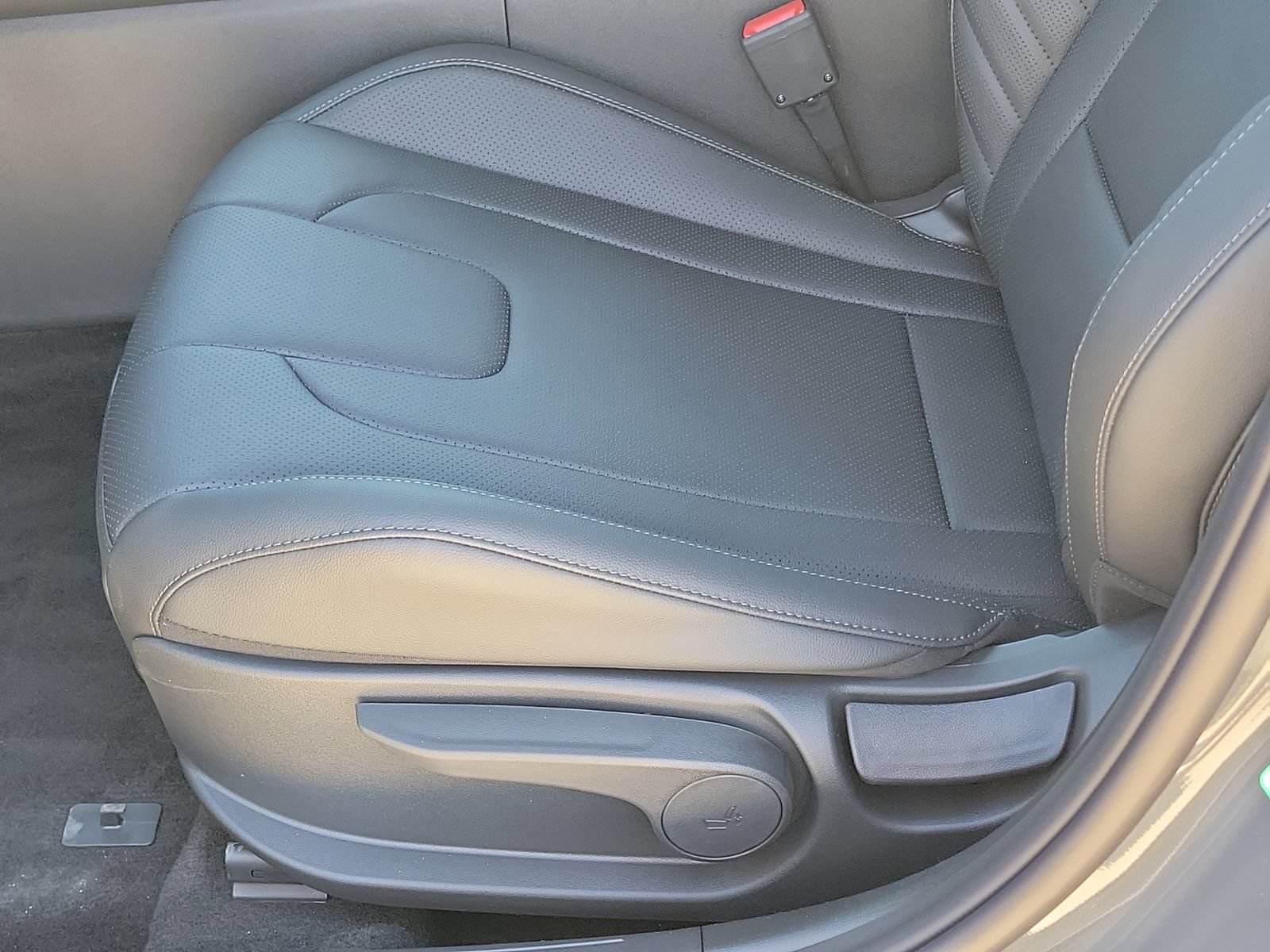 New 2026 Hyundai Elantra SEL Sport FWD image 16