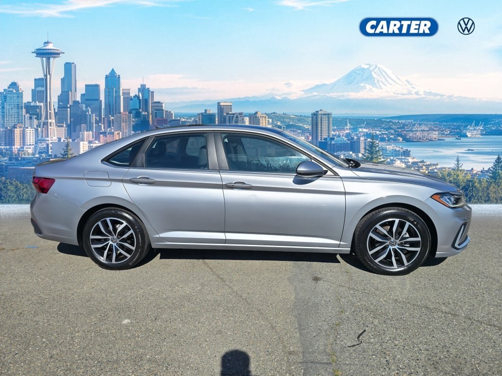 Used 2025 Volkswagen Jetta SE FWD image 2