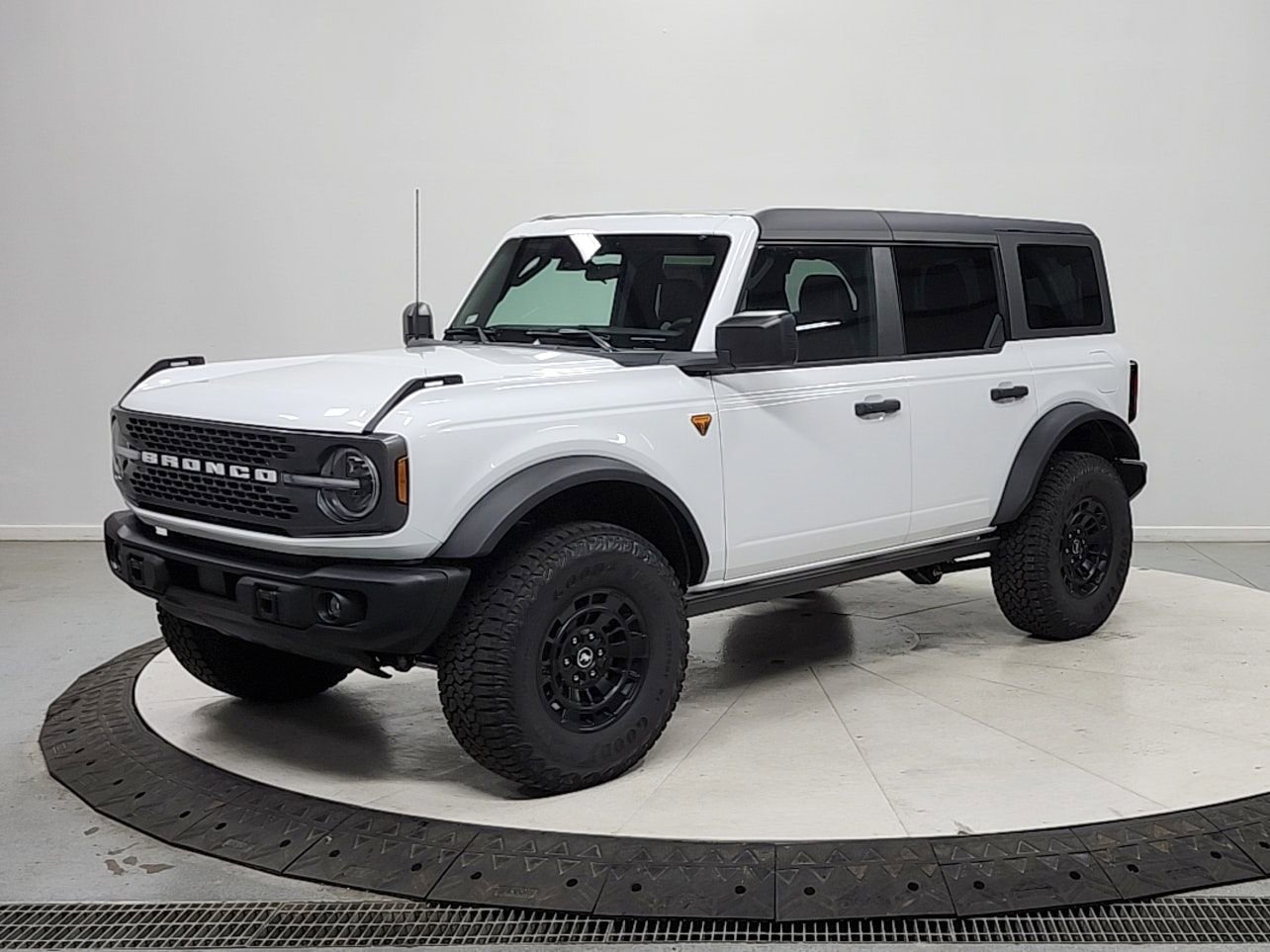 New 2026 Ford Bronco Badlands w/ Sasquatch Package AWD/4WD image 3