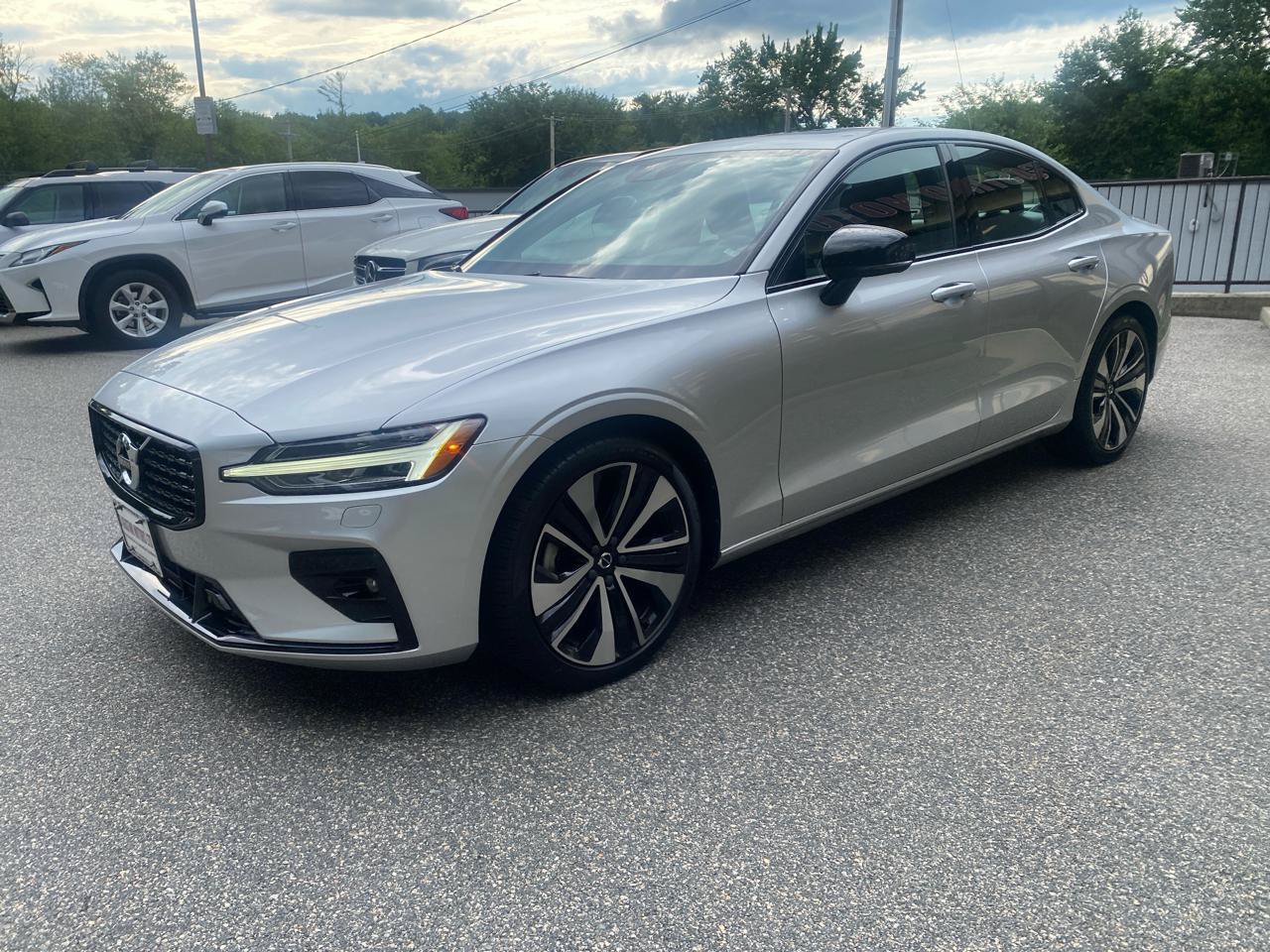 Used 2022 Volvo S60 B5 Momentum w/ Premium Package AWD/4WD image 4