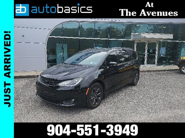 Used 2019 Chrysler Pacifica Limited w/ S Appearance Package FWD image 1
