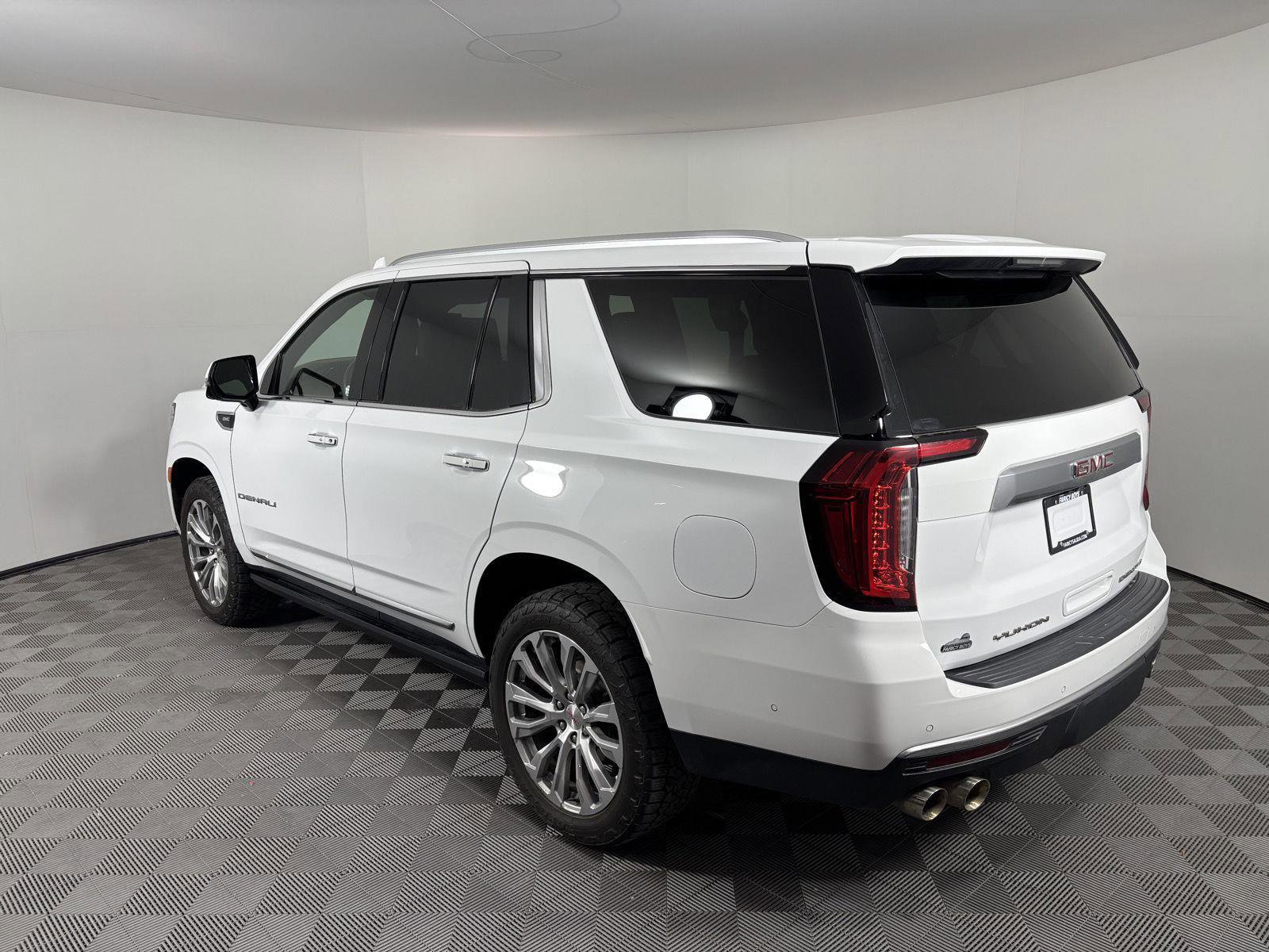 Used 2023 GMC Yukon Denali w/ Advanced Technology Package image 3