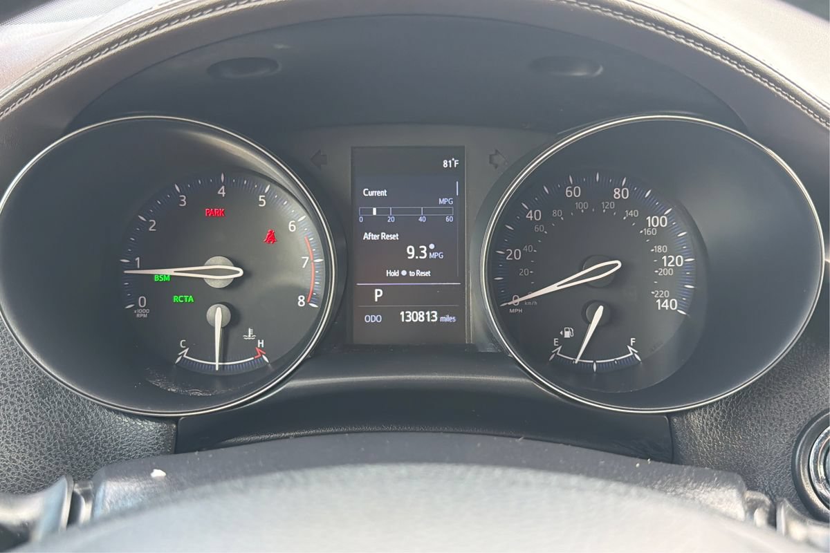 Used 2019 Toyota C-HR Limited FWD image 16