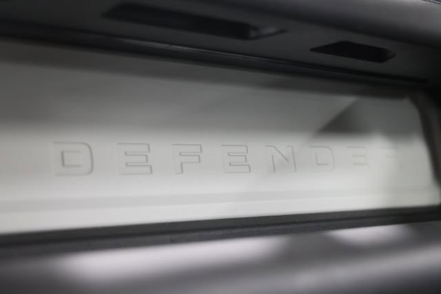 Used 2023 Land Rover Defender 130 SE image 32