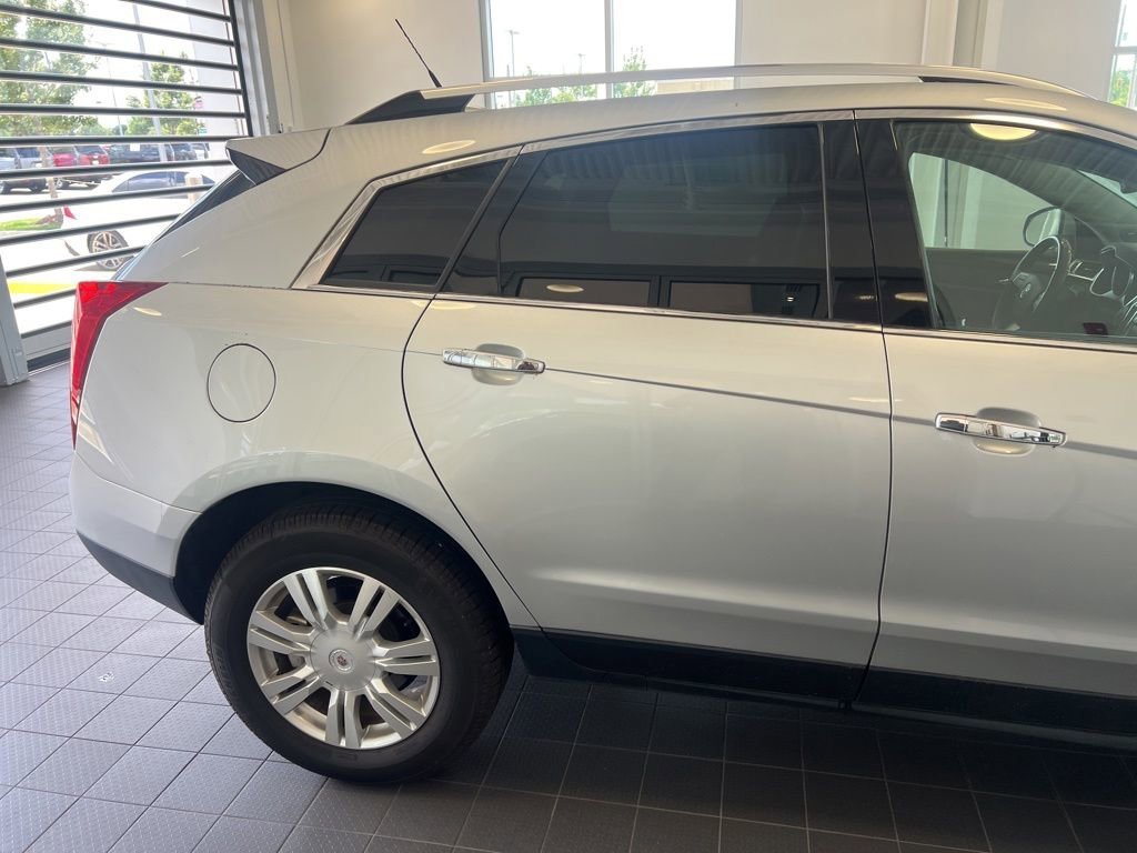 Used 2012 Cadillac SRX Luxury FWD image 4