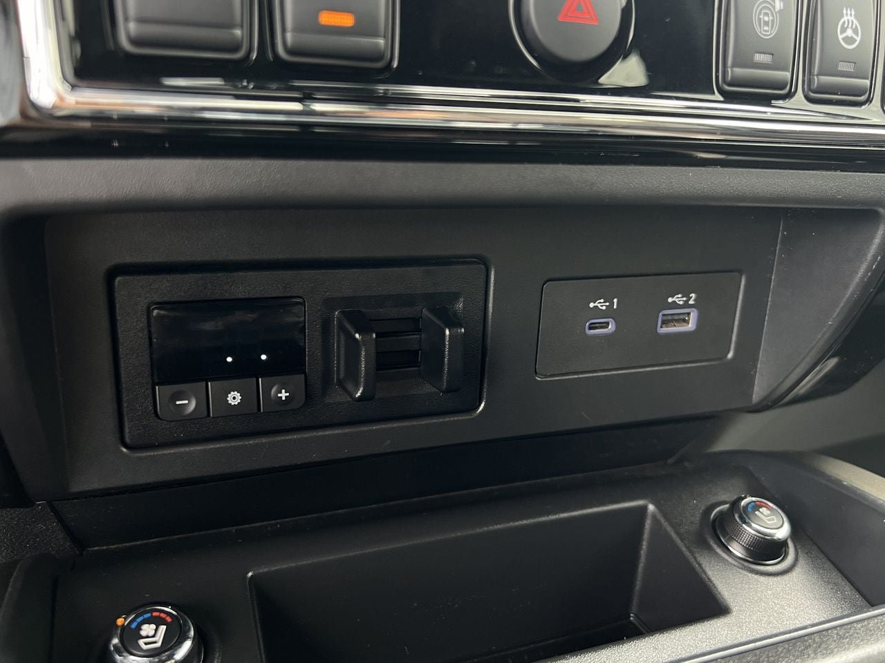 Used 2024 Nissan Titan Platinum Reserve w/ Moonroof Package AWD/4WD image 24