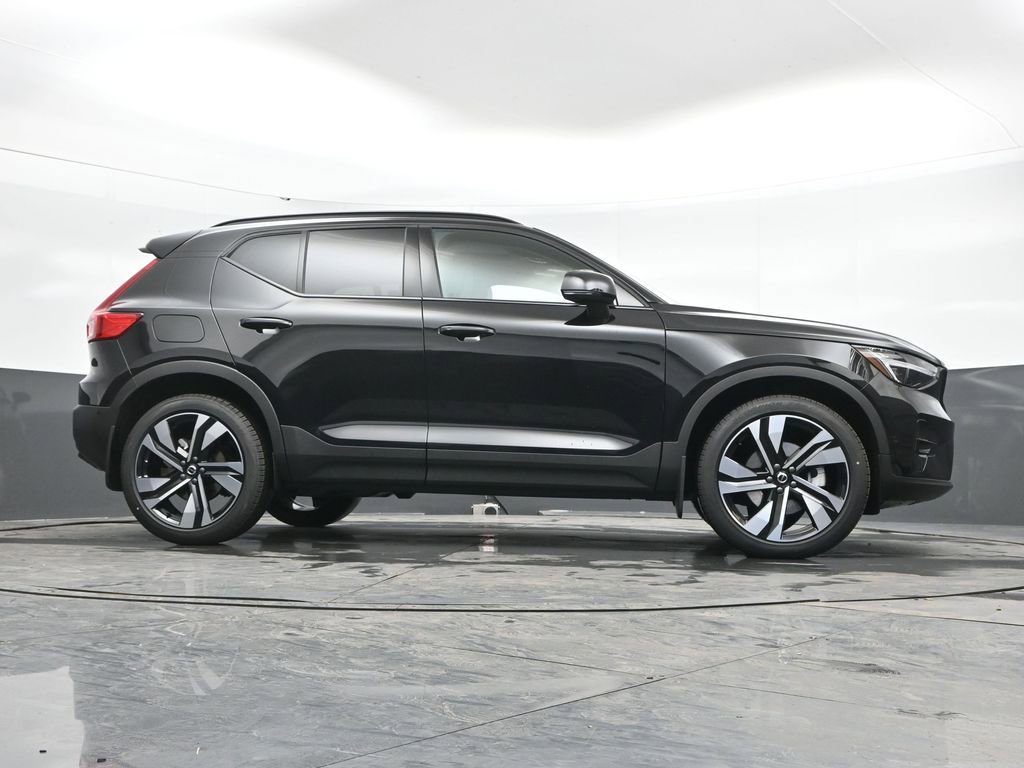 New 2026 Volvo XC40 B5 Plus w/ Protection Package Premier image 40