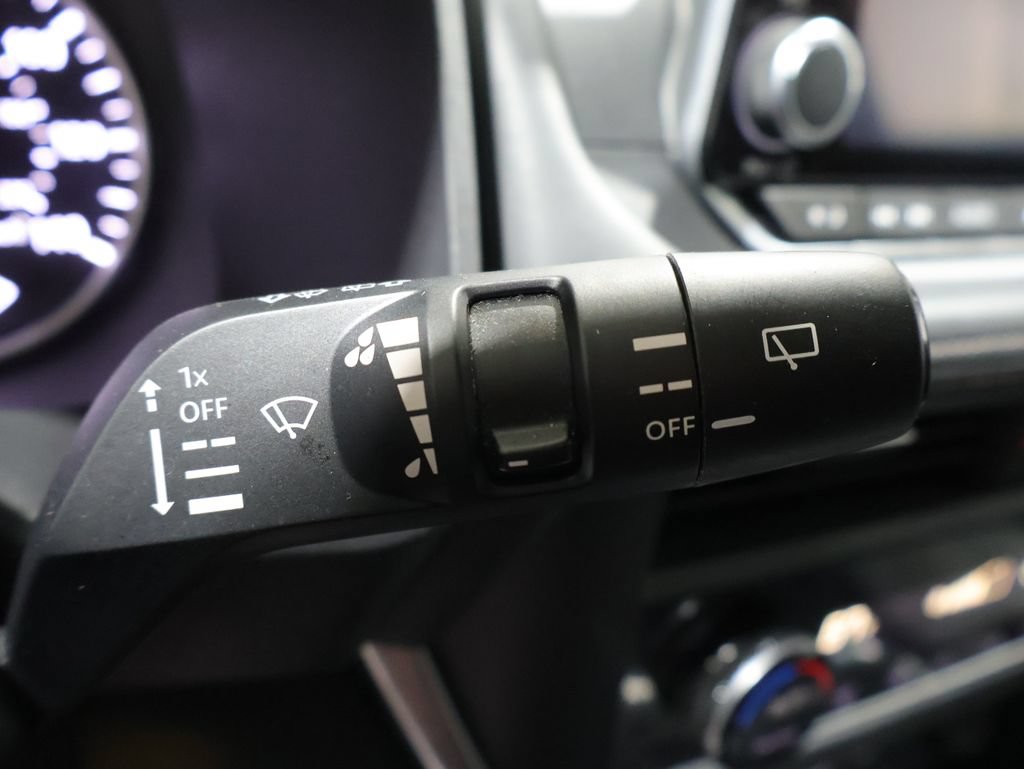 Used 2024 Nissan Rogue SV AWD/4WD image 40