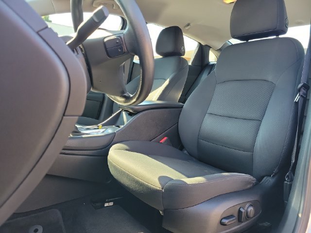 Used 2017 Chevrolet Malibu LT FWD image 13