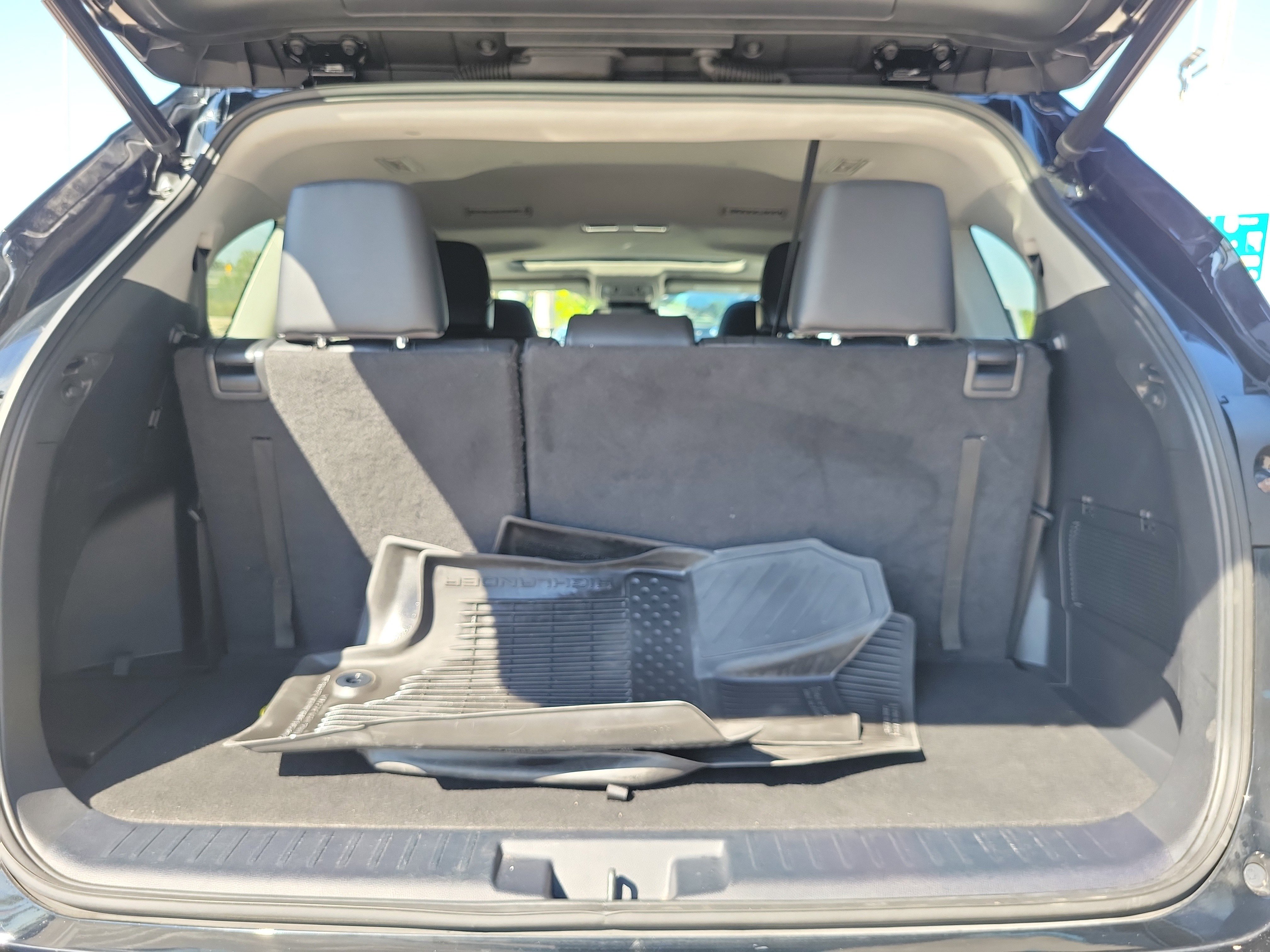 Used 2023 Toyota Highlander XLE FWD image 17