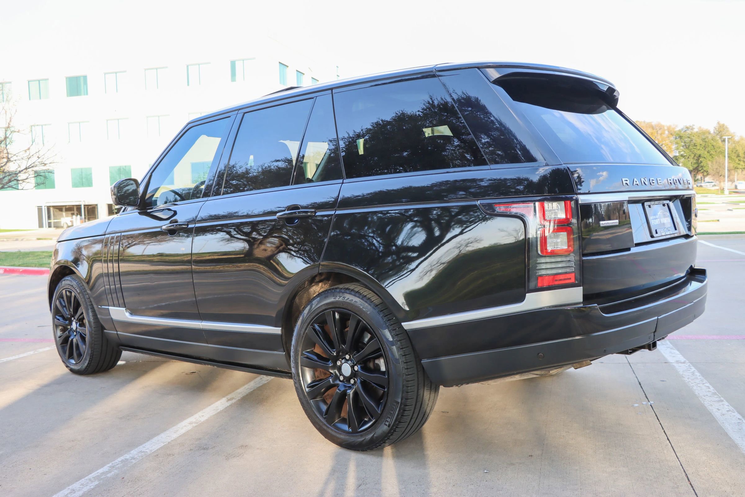 Used 2016 Land Rover Range Rover Supercharged image 5