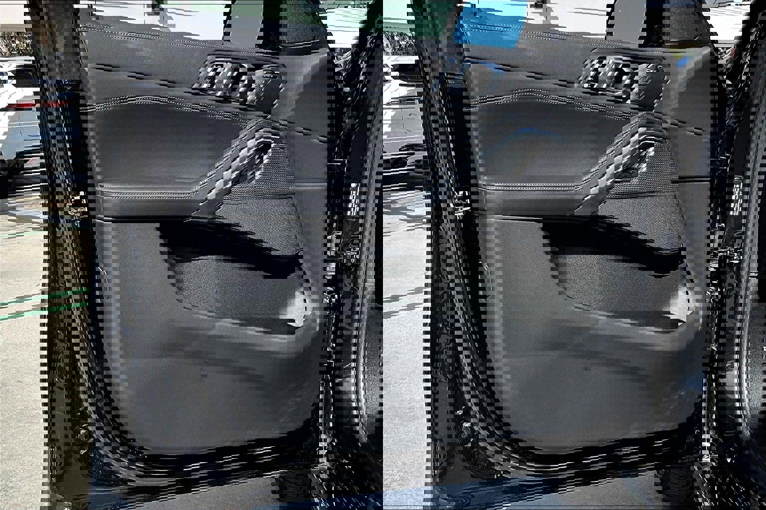 Used 2023 BMW X6 xDrive40i w/ M Sport Package image 27