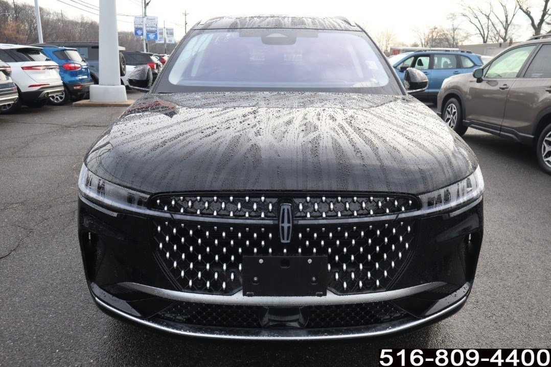 Used 2025 Lincoln Nautilus Reserve image 4