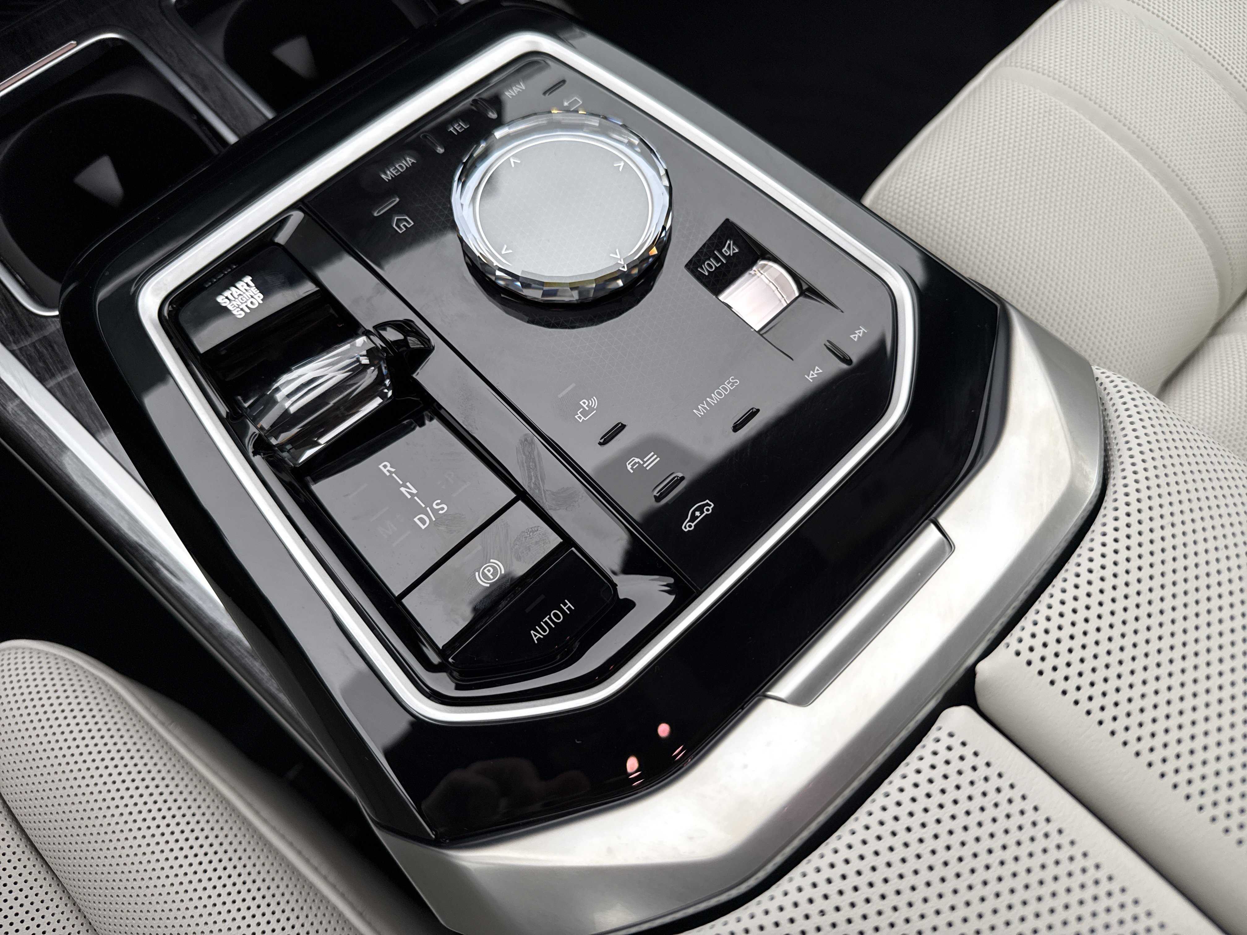 New 2026 BMW 750e xDrive AWD/4WD image 17