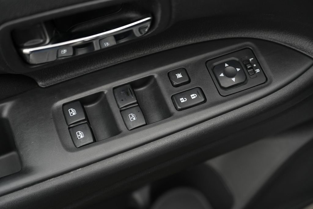 Used 2016 Mitsubishi Outlander SE AWD/4WD image 18