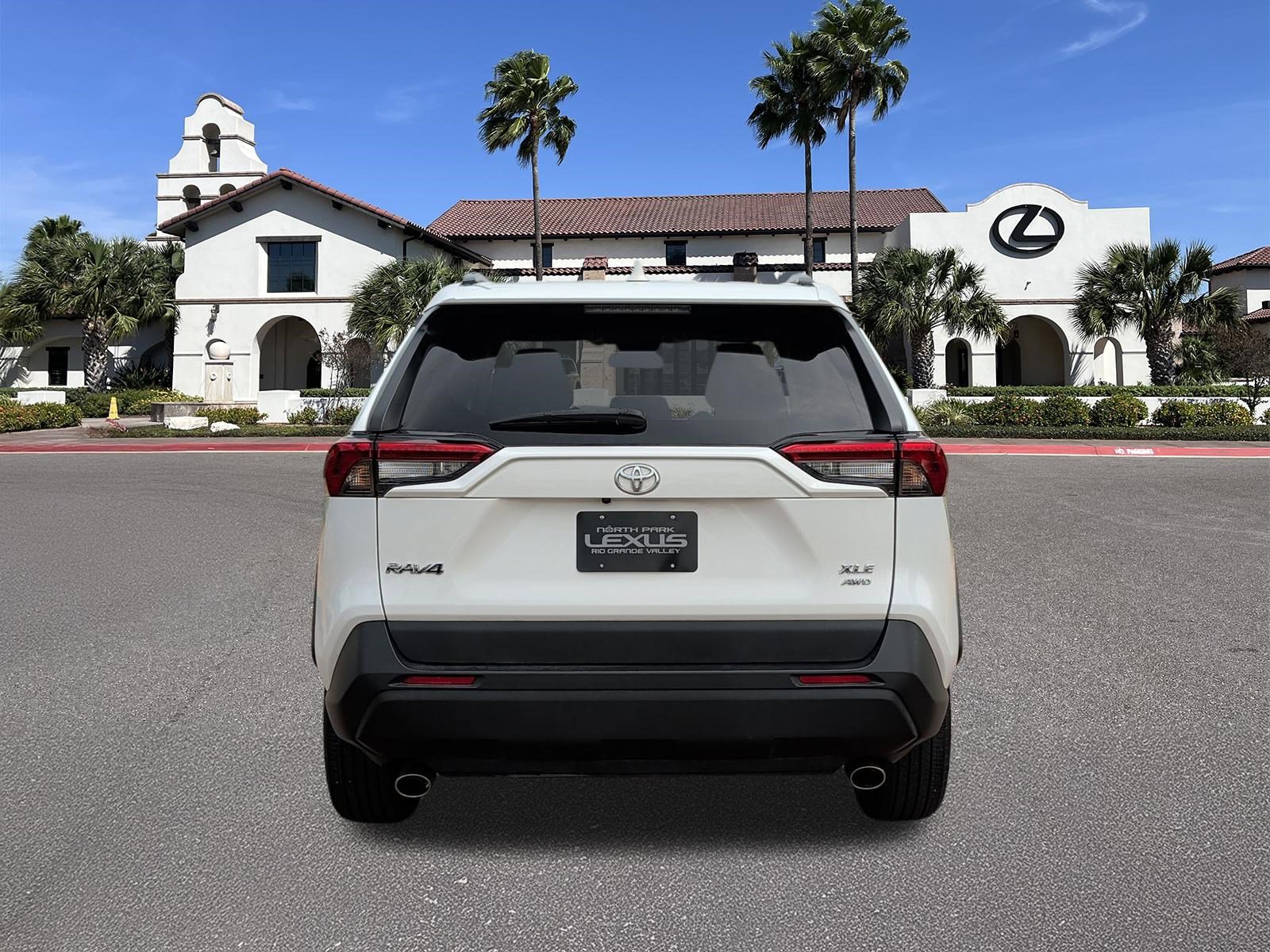 Used 2024 Toyota RAV4 XLE AWD/4WD image 3