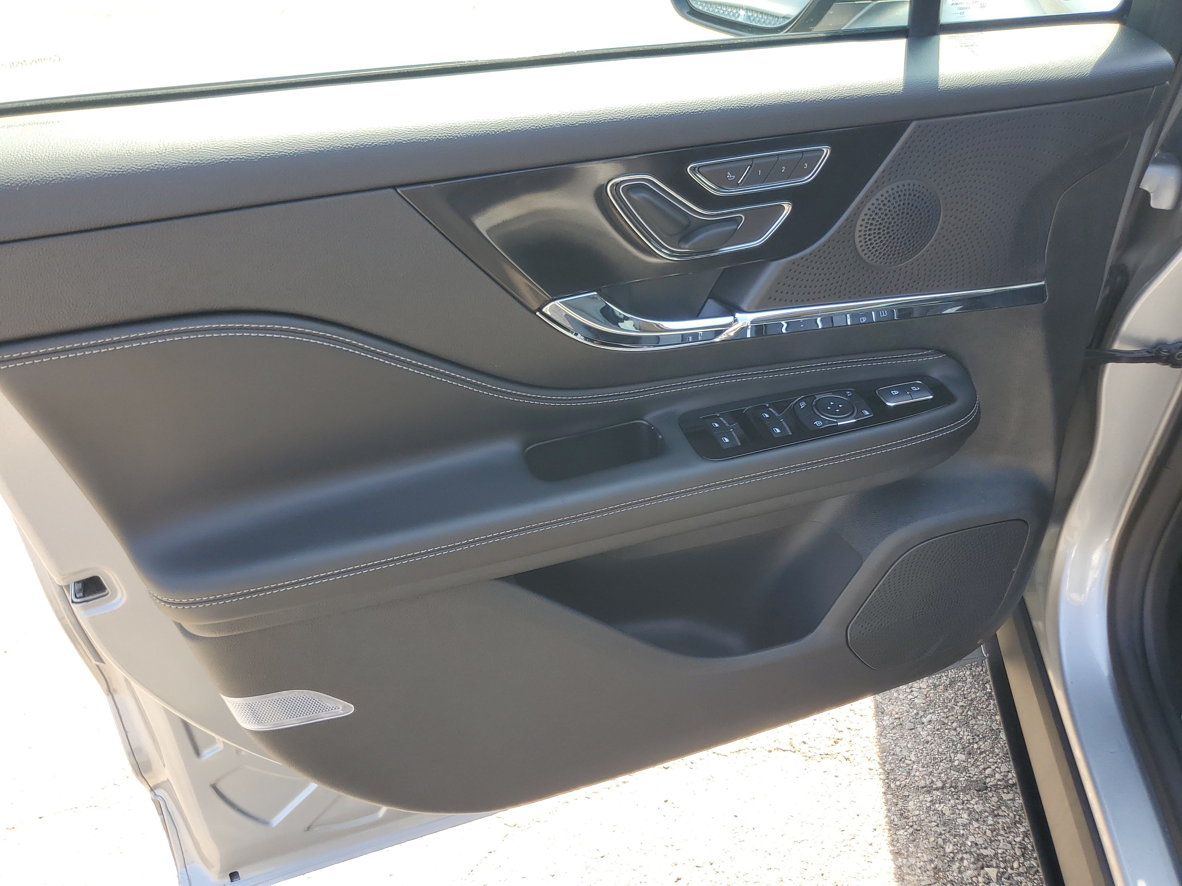 Certified 2024 Lincoln Corsair AWD w/ Equipment Group 101A image 10
