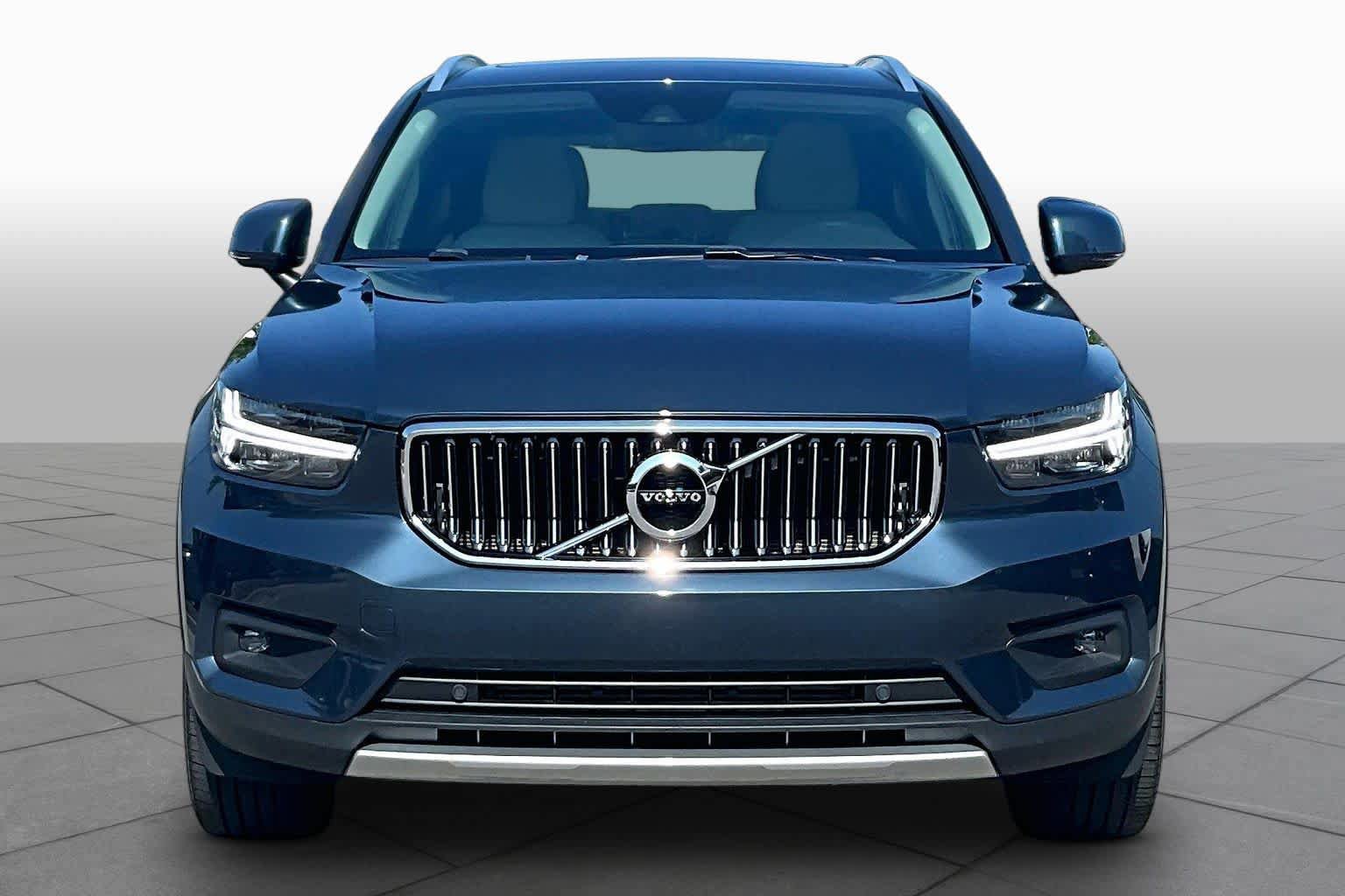 Used 2021 Volvo XC40 T4 Inscription w/ Protection Package FWD image 3
