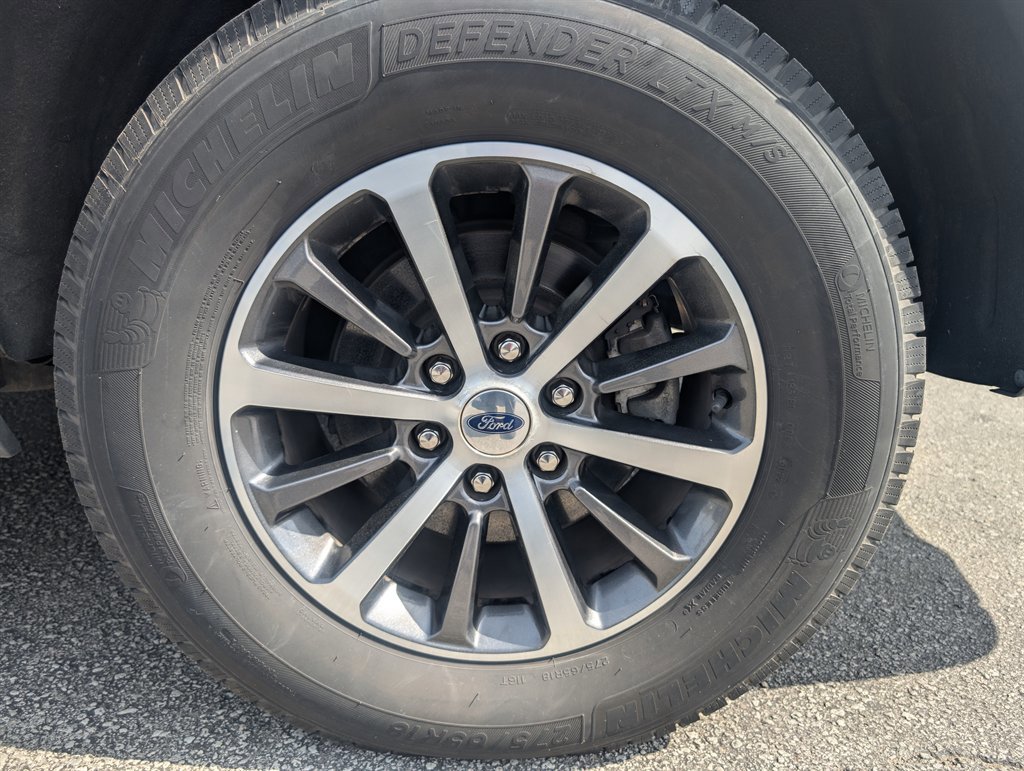 Used 2019 Ford Expedition XLT w/ Equipment Group 201A AWD/4WD image 32