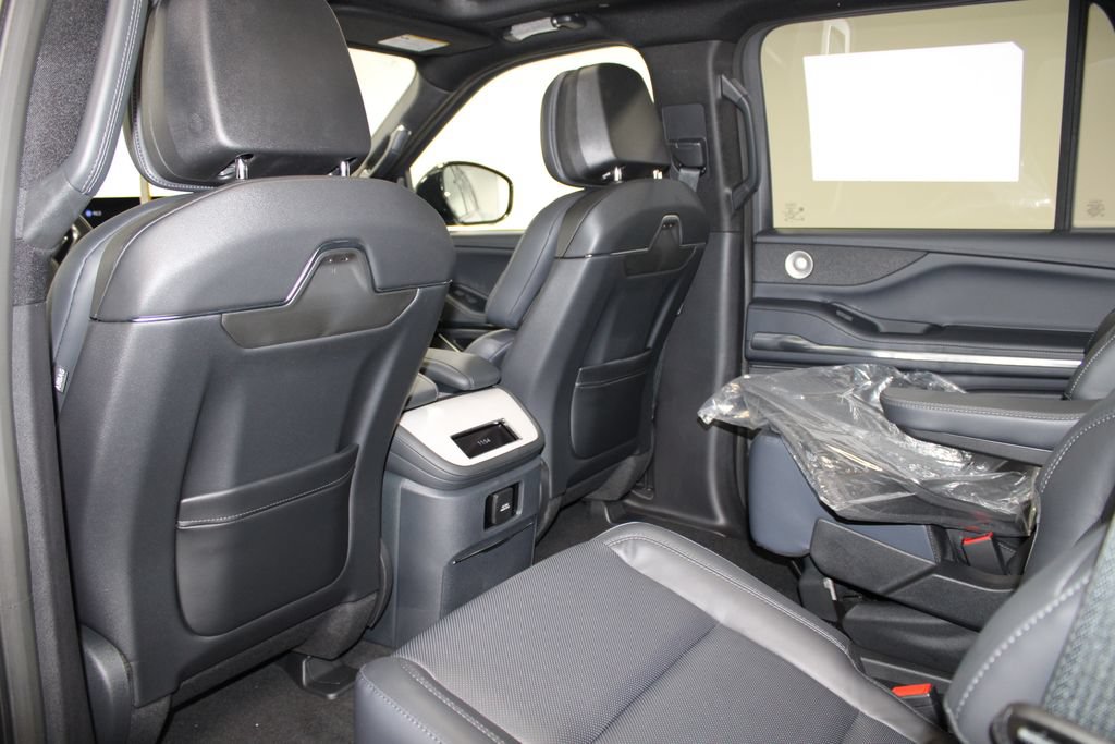 New 2027 Lincoln Navigator Reserve w/ Jet Appearance Package AWD/4WD image 18