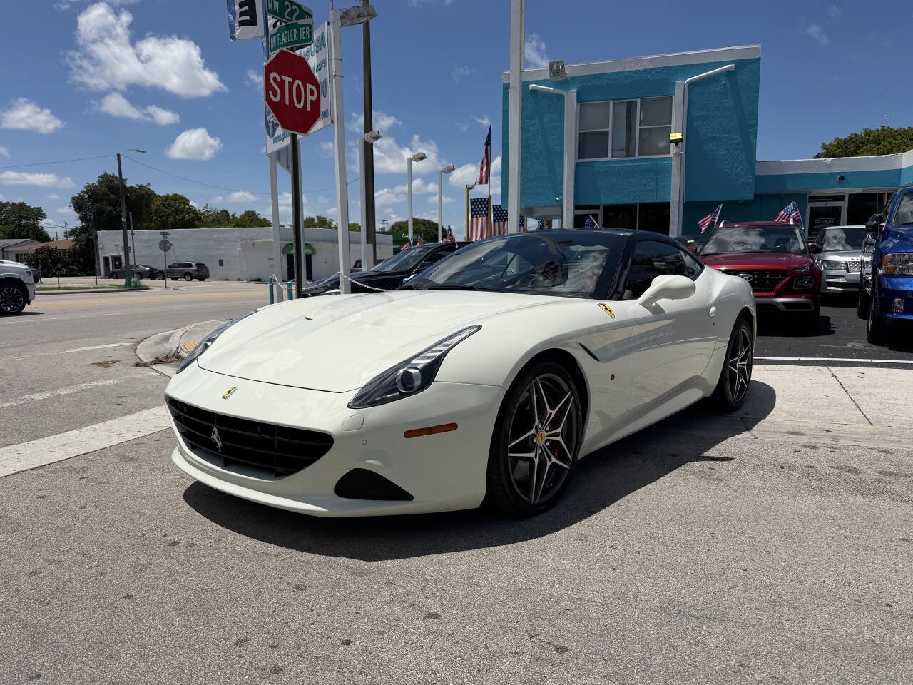 Used 2015 Ferrari California T RWD image 2