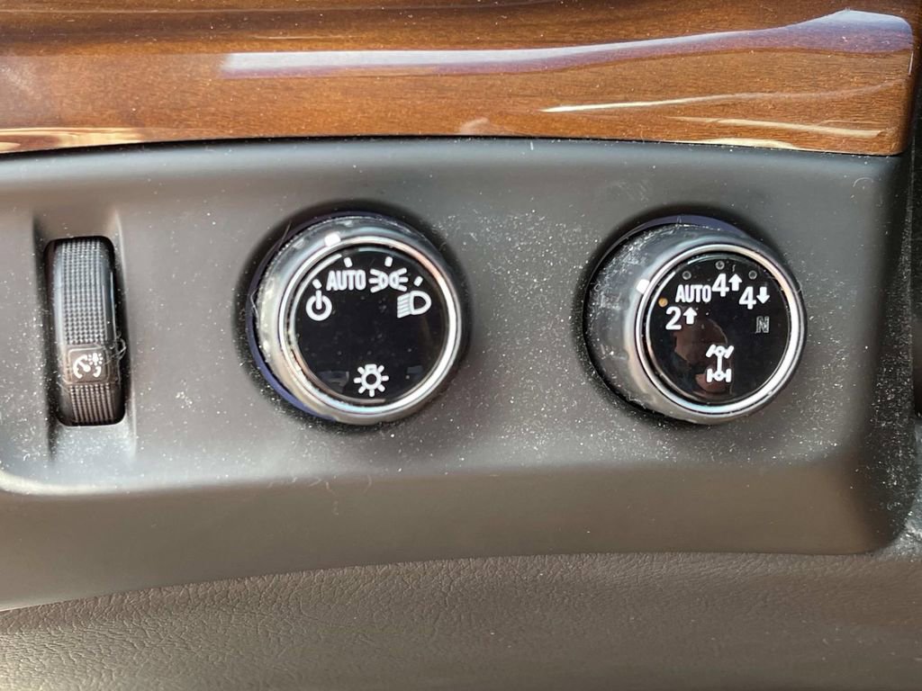 Used 2019 Cadillac Escalade ESV Luxury AWD/4WD image 38