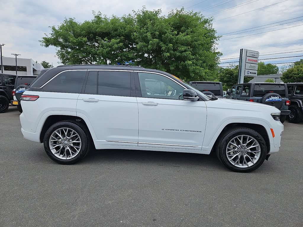 Certified 2025 Jeep Grand Cherokee Summit w/ Luxury Tech Group V AWD/4WD image 7