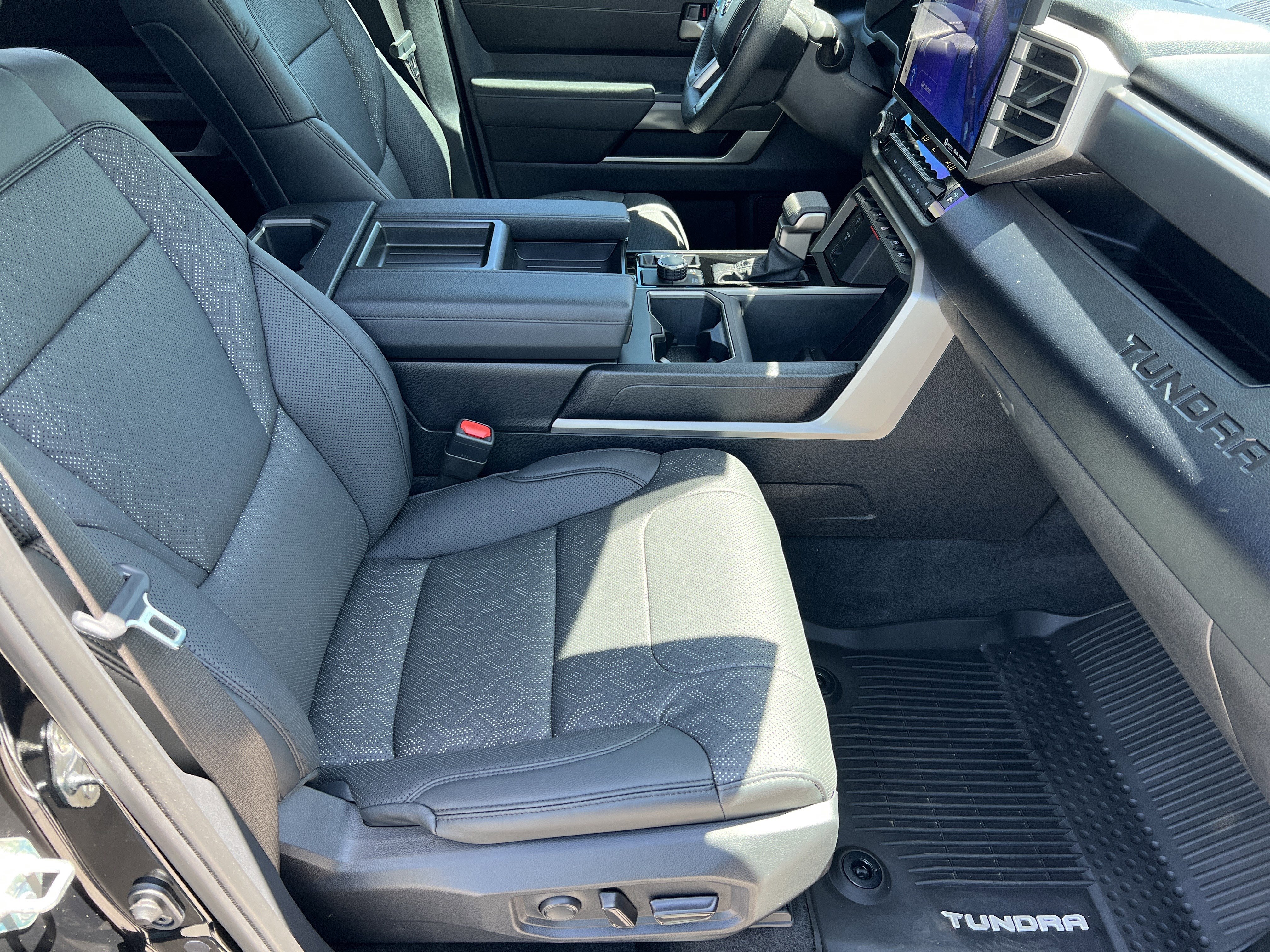 Used 2022 Toyota Tundra SR5 AWD/4WD image 25