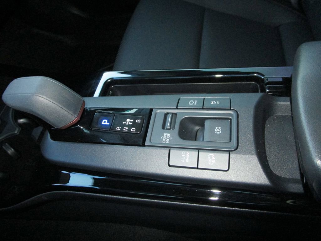 Used 2026 Toyota Prius Plug-In Hybrid image 32