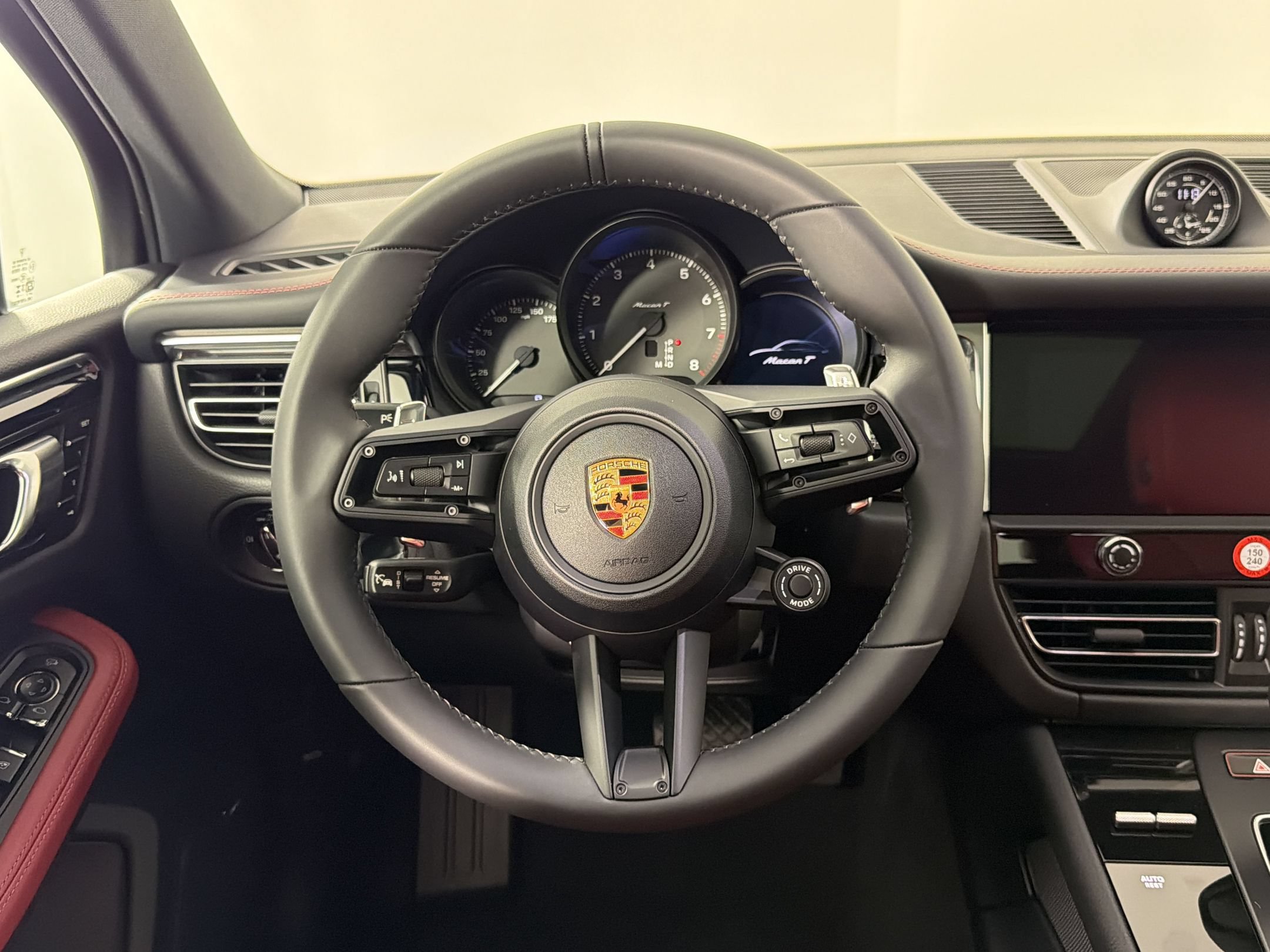 New 2026 Porsche Macan AWD/4WD image 11