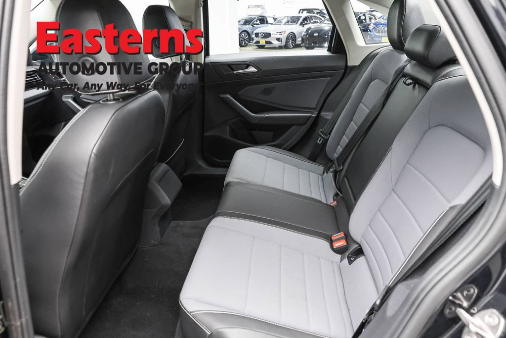 Used 2025 Volkswagen Jetta SE FWD image 20
