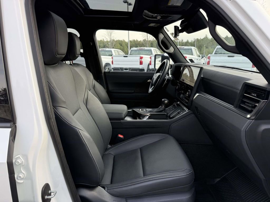Used 2024 Lexus GX 550 w/ Accessory Package (Z1) image 18