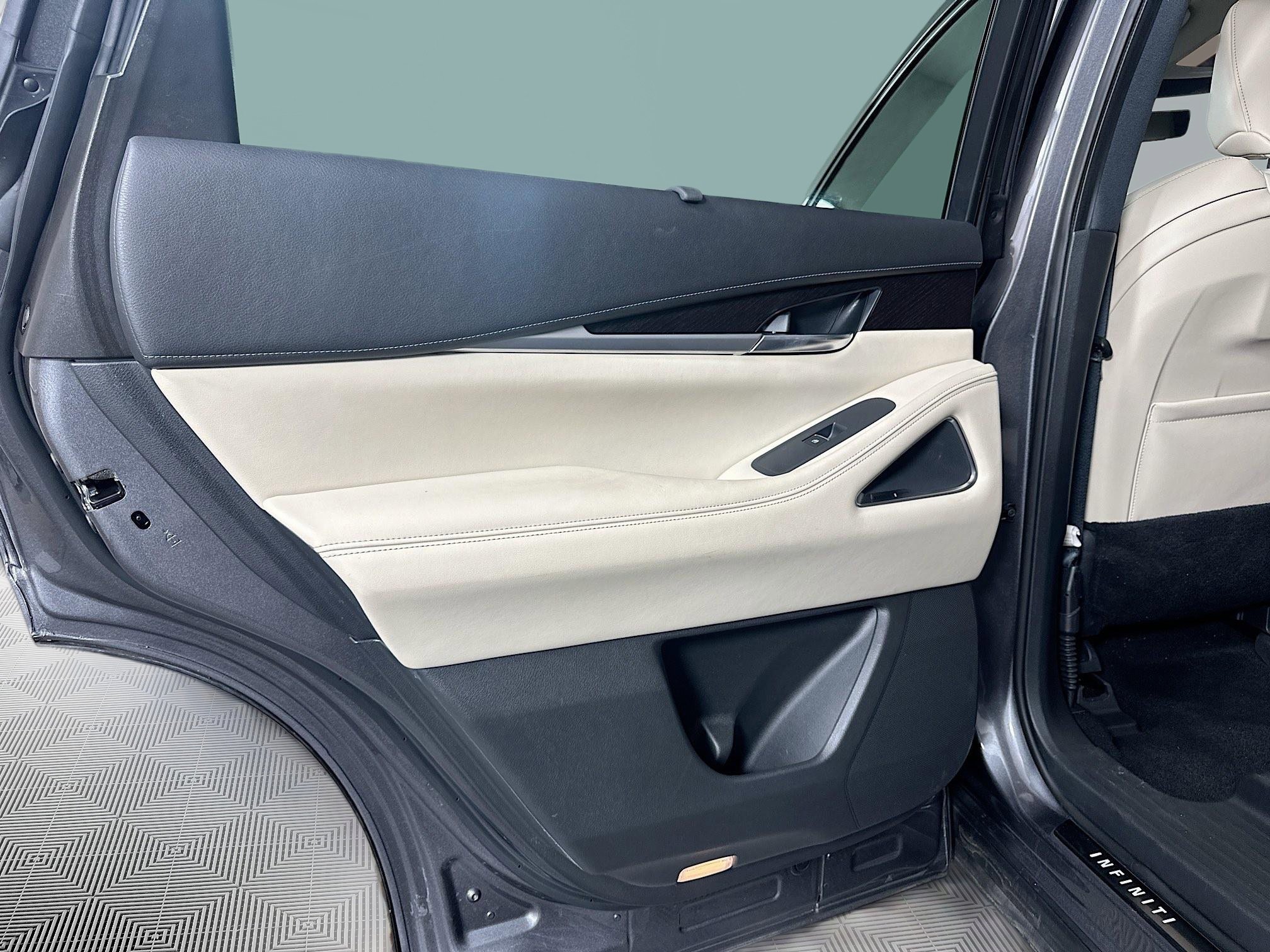 Used 2023 INFINITI QX60 Sensory w/ Vision Package image 25