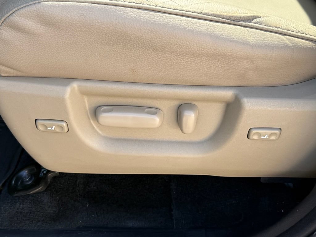 Used 2018 Toyota Sequoia Limited w/ Safety & Convenience Package AWD/4WD image 24