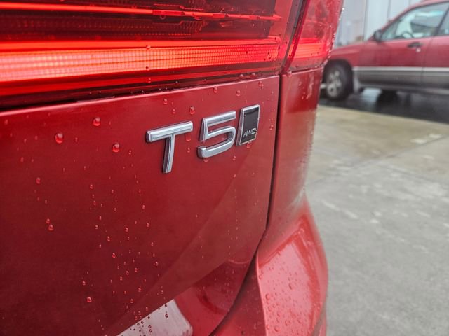 Used 2021 Volvo XC60 T5 Momentum w/ Advanced Package image 10