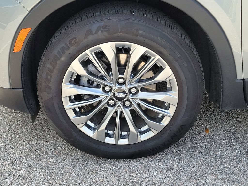 Used 2025 Cadillac XT4 Premium Luxury FWD image 11