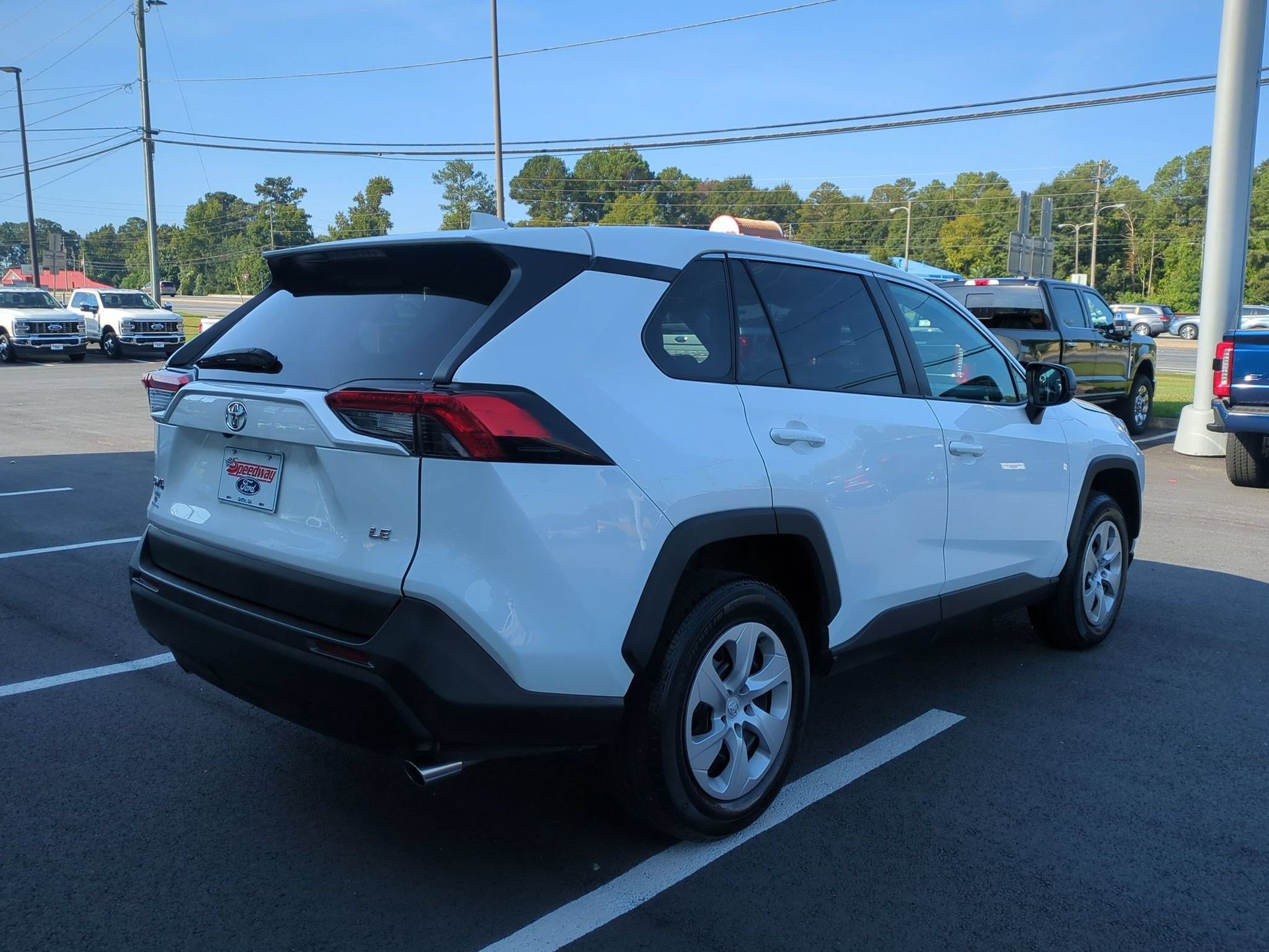 Used 2024 Toyota RAV4 LE FWD image 5